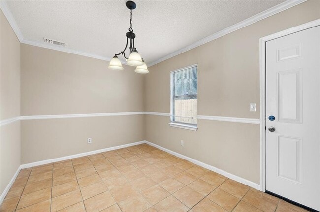 Building Photo - 2898 Lakemont Dr SW