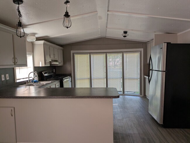 Building Photo - 158 W Taylor