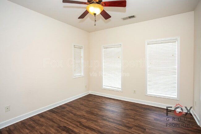 Building Photo - 8602 Beaver Creek Dr