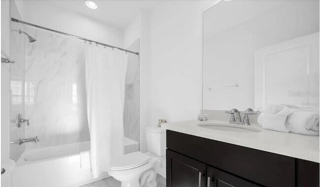 Building Photo - 450 Captiva Dr