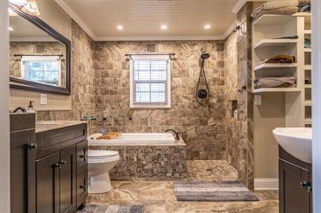 Building Photo - 805 Barnell Dr