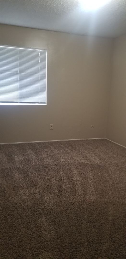 Building Photo - N. Halfmoon Dr. 2