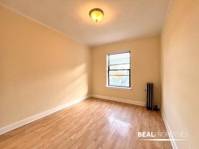 Building Photo - 1 bedroom in CHICAGO IL 60625