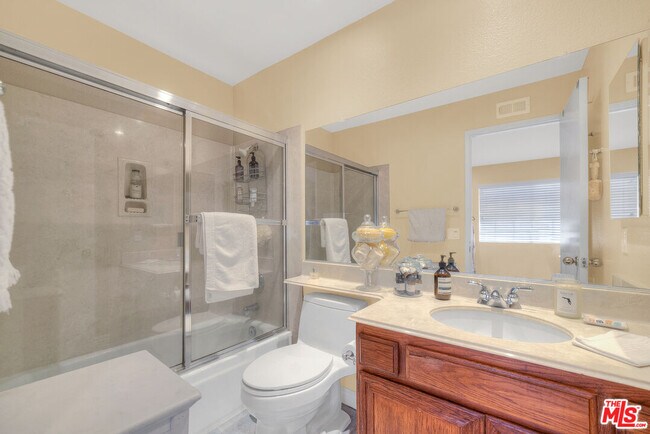 Building Photo - 5624 Las Virgenes Rd