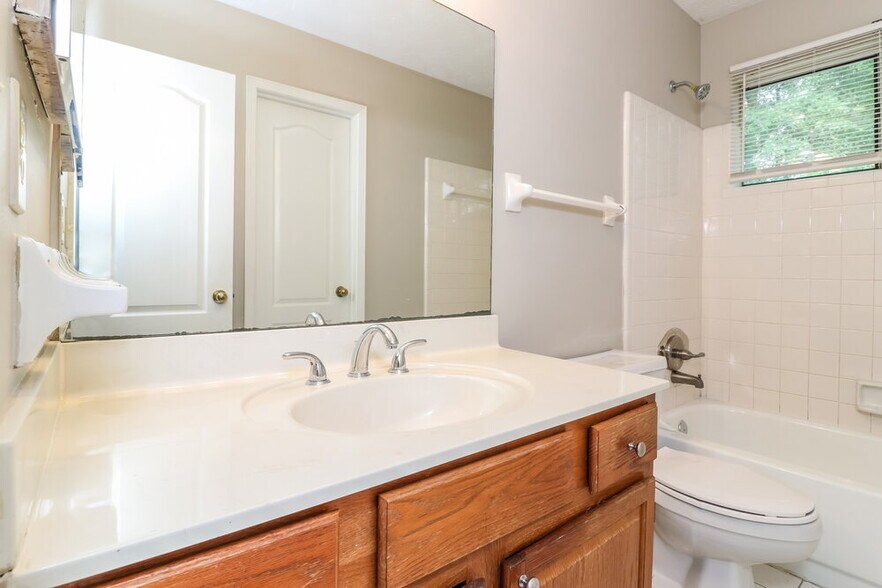 Building Photo - 2885 Summit View Ct