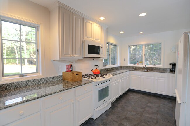 Building Photo - 17 Timber Ln