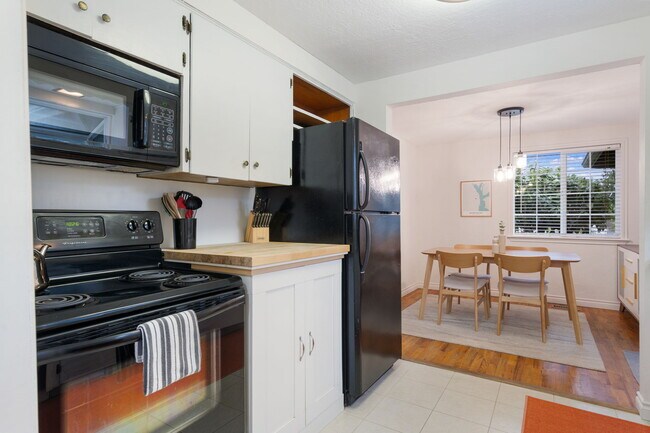 Building Photo - 7414 SE Ogden St