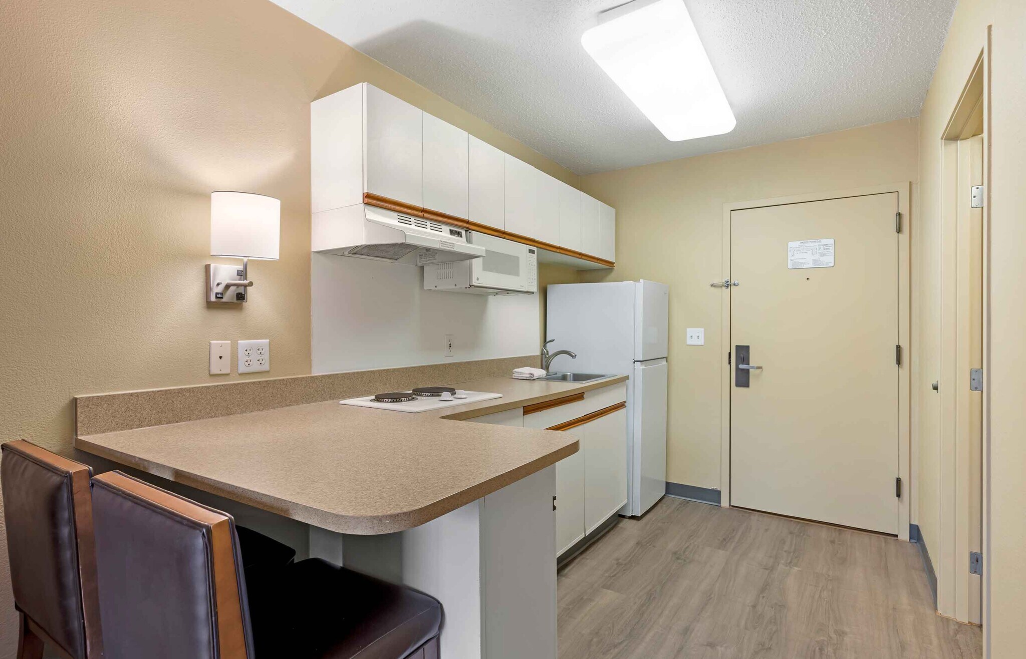 Building Photo - Furnished Studio-St. Louis - Airport - Central