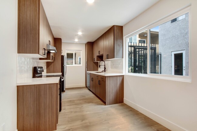 Interior Photo - 930 N Martel