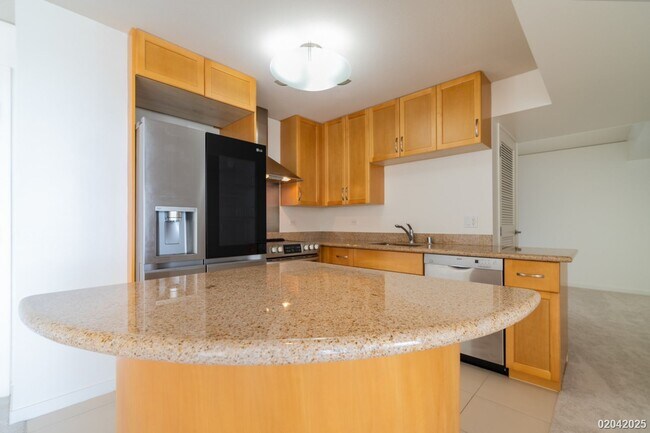 Building Photo - 2 BD/2 BA/2 Parking Condo in the Moana Pacific