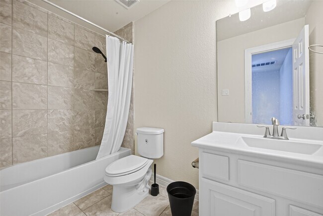 Building Photo - 2707 Shadybrook Meadow Dr