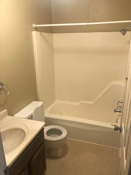 Building Photo - 642 Arbor St