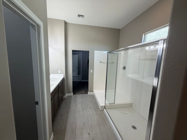 Building Photo - 40946 W Hillman Dr