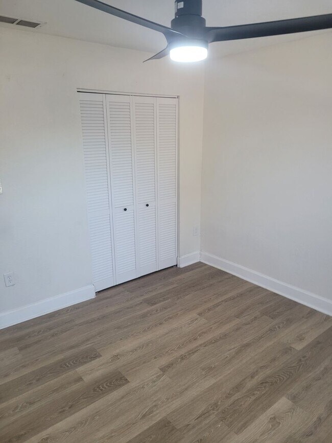 Building Photo - 1236 Dovehill Dr