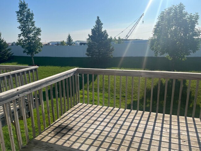 Building Photo - 3 Bed 3 Bath Twin Home