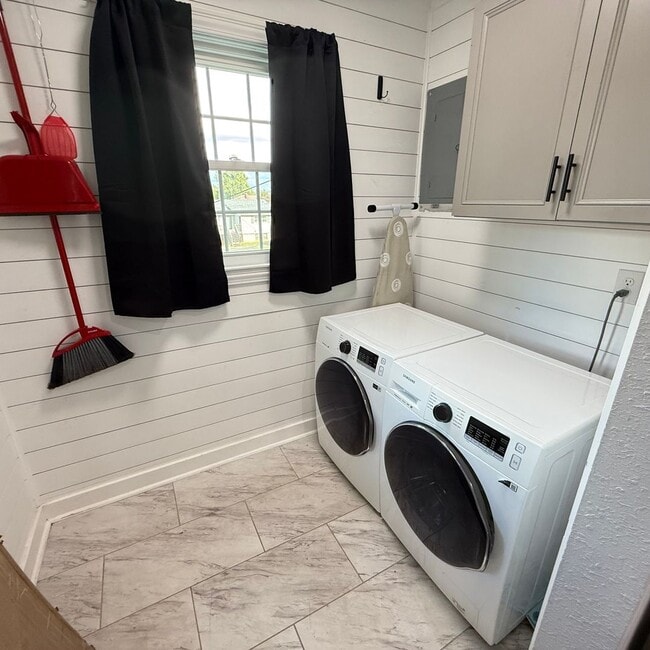 Building Photo - Your Perfect Retreat Awaits in Kingsport –...