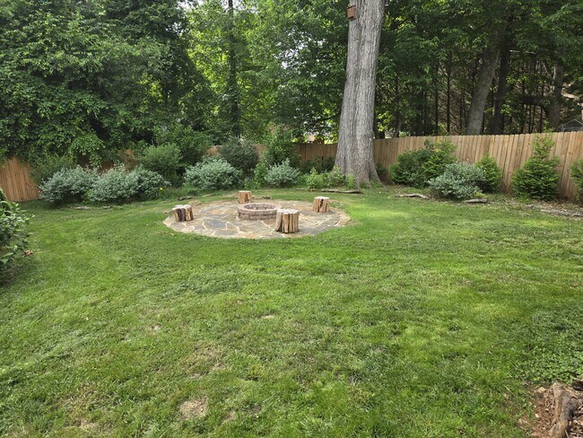 Building Photo - 4680 Forest Manor Dr
