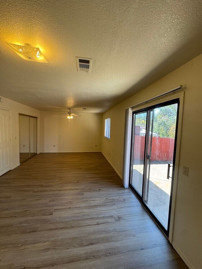 Building Photo - 711 Flower Ash Ln