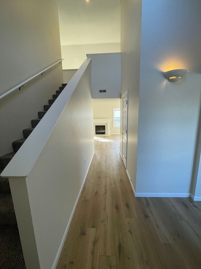 Building Photo - 4 bed 2.5 bath home in quiet Seven Oaks Subdivision