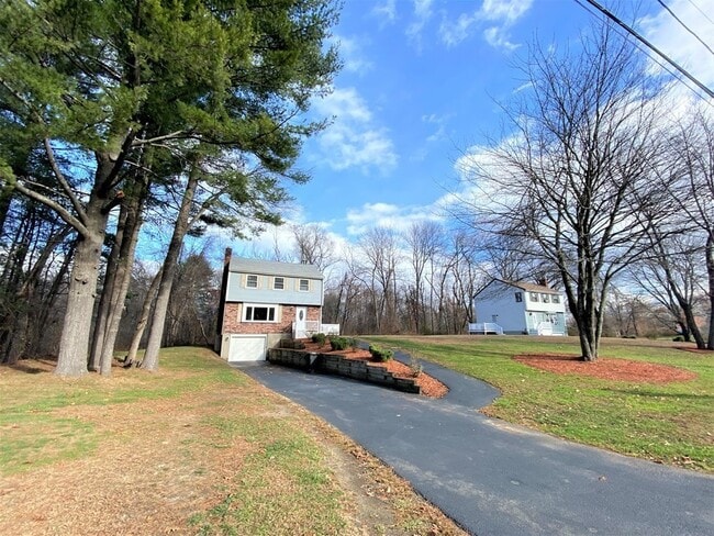 Building Photo - 15 Appaloosa Dr