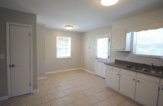 Building Photo - 2 bed townhouse style in Fort Oglethorpe! ...