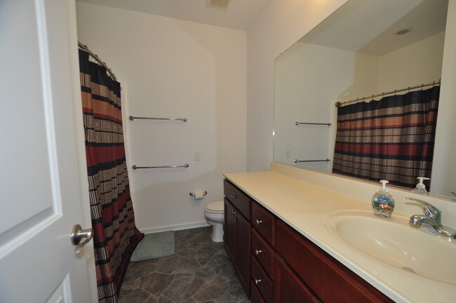 Building Photo - Kings Pointe at Western Branch