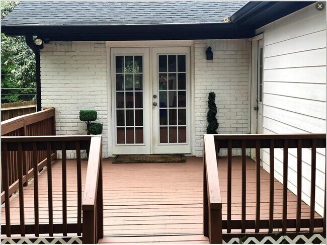 Building Photo - 2783 Meadowview Dr SE