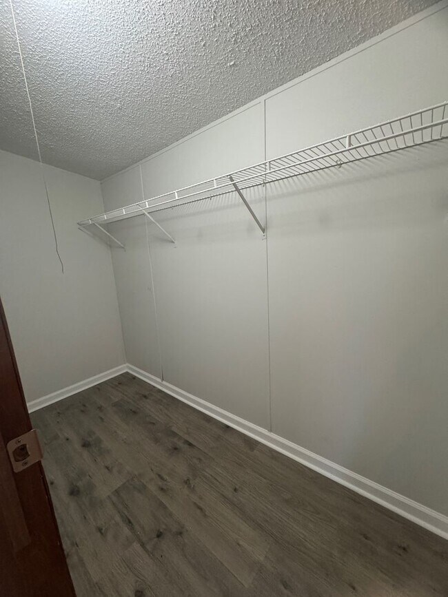 Building Photo - 204 Moss Creek Ln