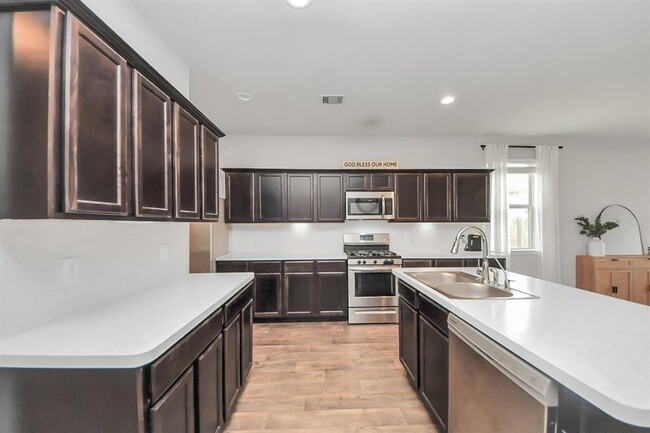 Building Photo - 5426 Clover Blossom Ln