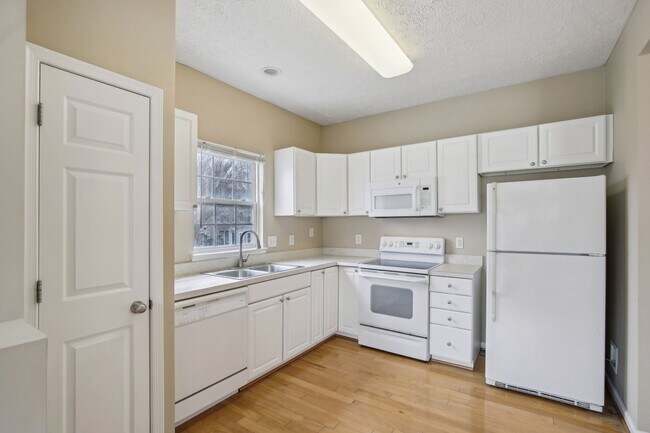 Building Photo - 7841 Heaton Way