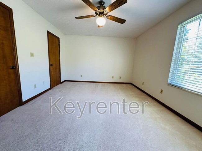 Building Photo - 857 Spinnaker Rd