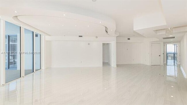 Building Photo - 333 Las Olas Way