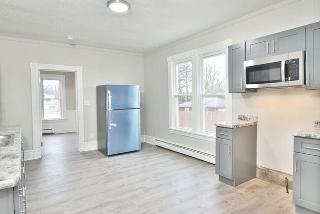 Building Photo - RENTALS AVAILABLE IN NILES