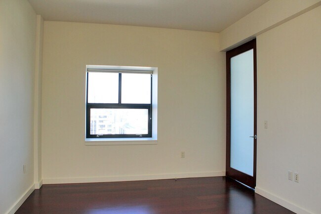 Building Photo - 1025 NW Couch St