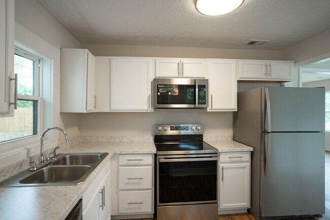 Building Photo - 2001 Hiram Rd