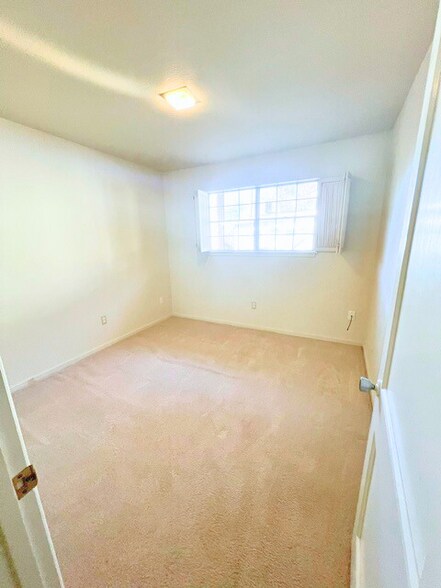 Building Photo - 5027 Ashley Dr