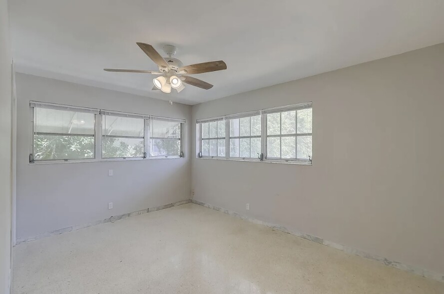 Building Photo - 2041 Coral Reef Dr
