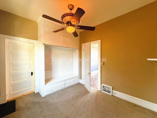 Building Photo - Contemporary 2 BD | 1 BA Home w/ Private B...