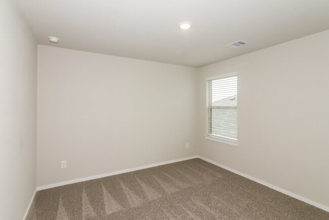 Building Photo - 17335 Ridge Dr
