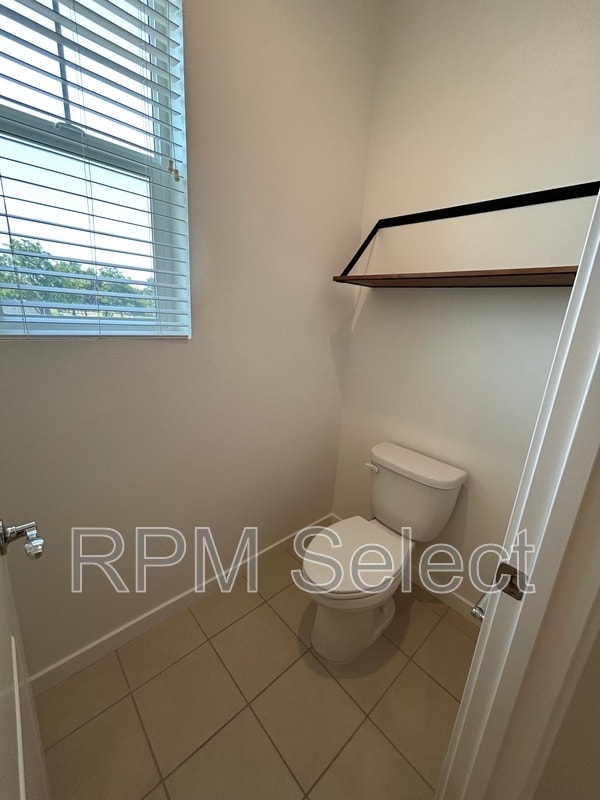 Building Photo - 1356 Jamboree Dr
