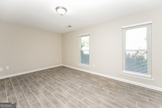 Building Photo - 141 The Esplanade Way SW