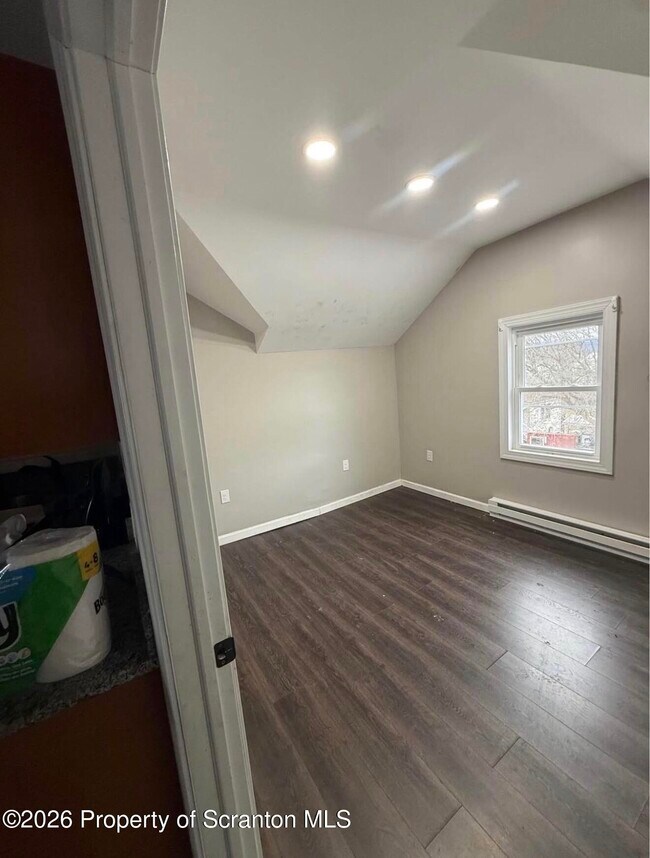 Building Photo - 39 W Ridge St