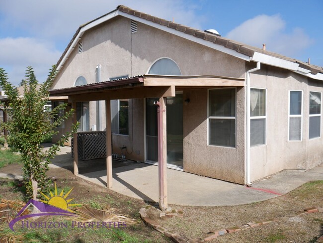 Building Photo - Modern 3 Bed 2 Bath 1,607 Sq. Ft. Elliott ...