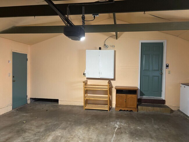 Building Photo - 6920 Maita Cir