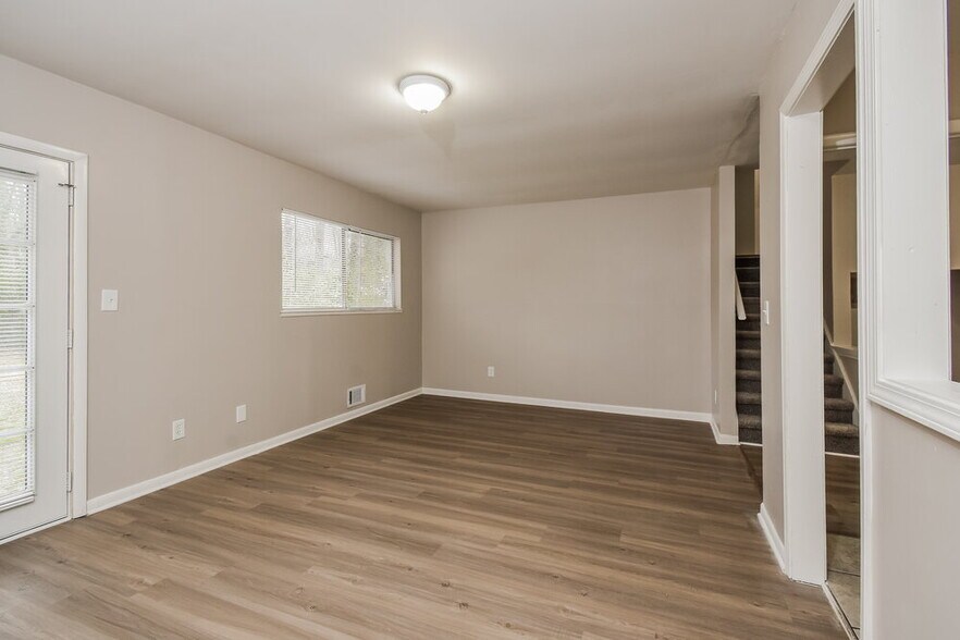 Building Photo - 448 King Arthur Ct