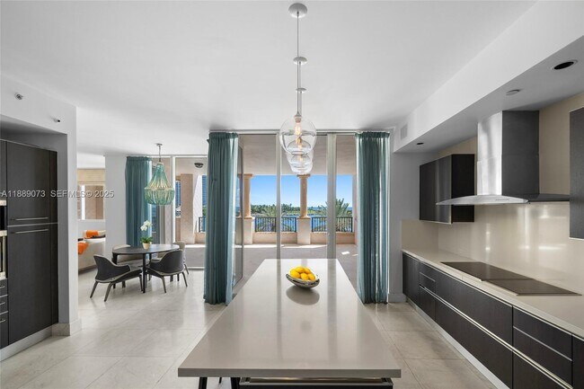 Building Photo - 7133 Fisher Island Dr