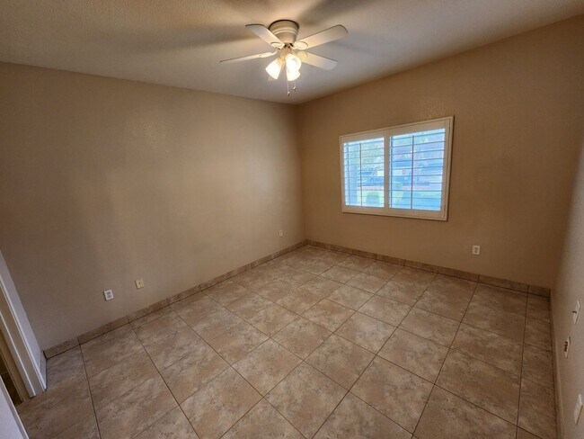 Building Photo - 1050 E Cactus Ave