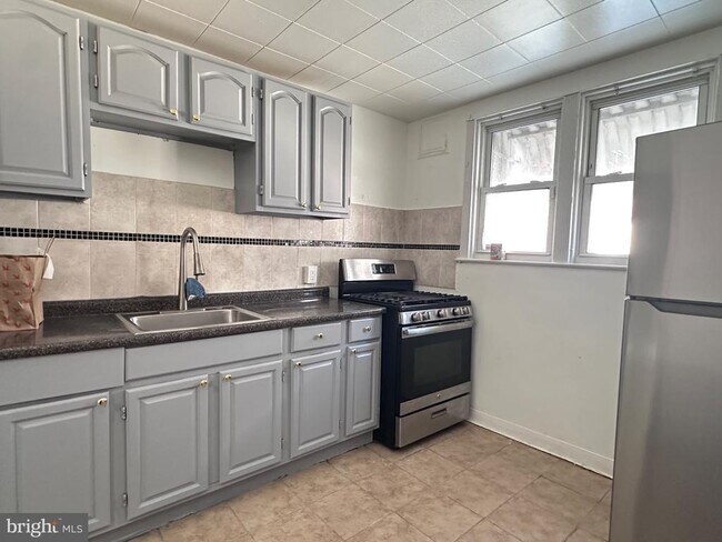 Building Photo - 3948 Howland St