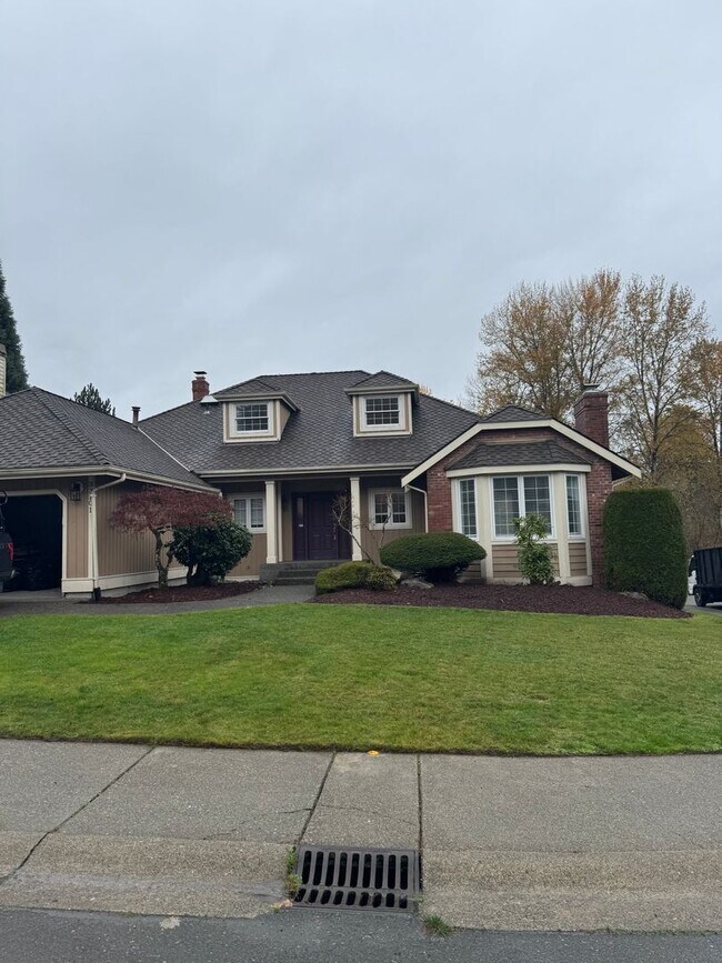 Building Photo - Gorgeous 3 Bedroom • 2.5 Bath Home Recentl...