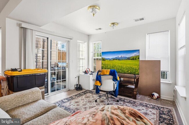 Building Photo - 9841 Cheshire Ridge Cir